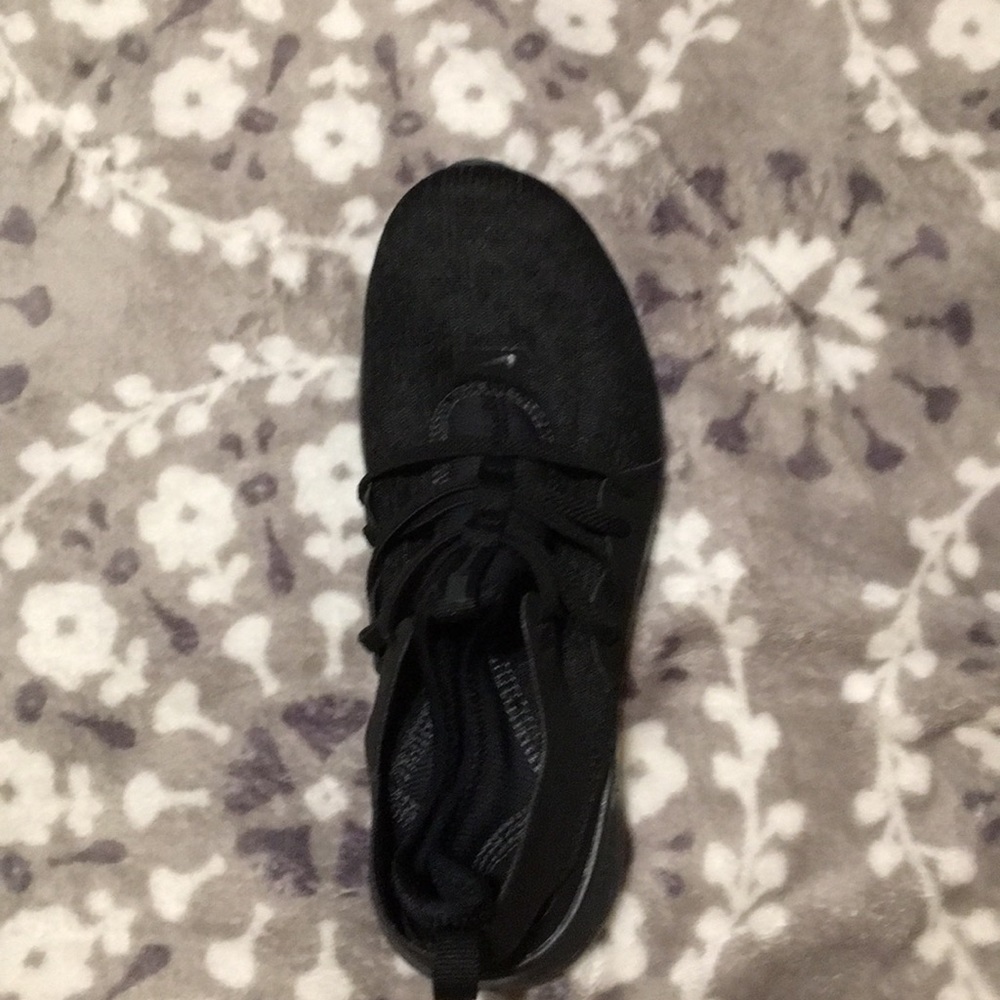 Running Shoes - Picture 3 of 4